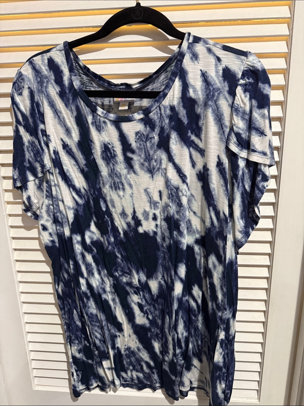 LuLaRoe Navy and White Tie-Dye Short Sleeve Top